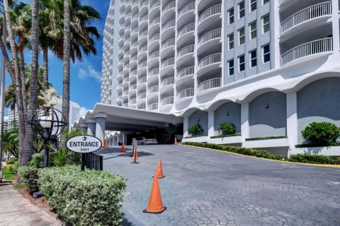 Condo in Miami Beach, Florida, 2 bedrooms  № 2085786 - photo 29