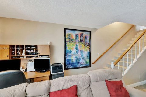 Condo in Miami Beach, Florida, 2 bedrooms  № 2085786 - photo 11