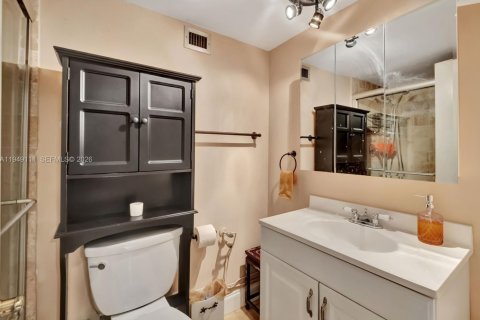 Condo in Miami Beach, Florida, 2 bedrooms  № 2085786 - photo 14