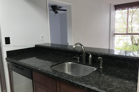 Copropriété à louer à Hialeah, Floride: 2 chambres, 87.24 m2 № 2066318 - photo 4