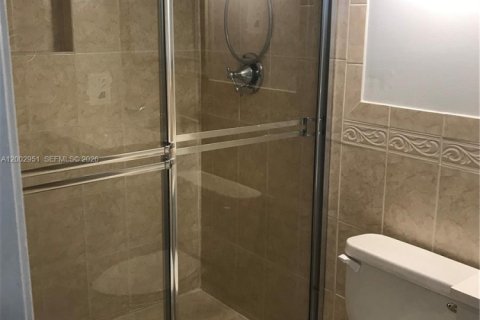 Copropriété à louer à Hialeah, Floride: 2 chambres, 87.24 m2 № 2066318 - photo 15