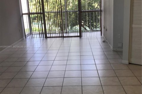 Copropriété à louer à Hialeah, Floride: 2 chambres, 87.24 m2 № 2066318 - photo 13