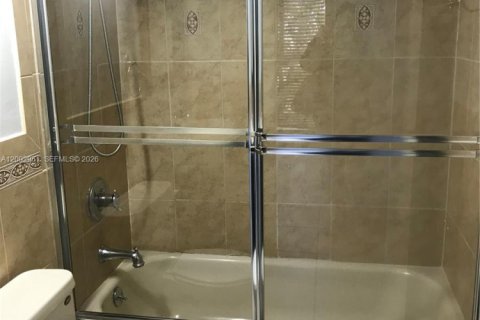 Copropriété à louer à Hialeah, Floride: 2 chambres, 87.24 m2 № 2066318 - photo 9