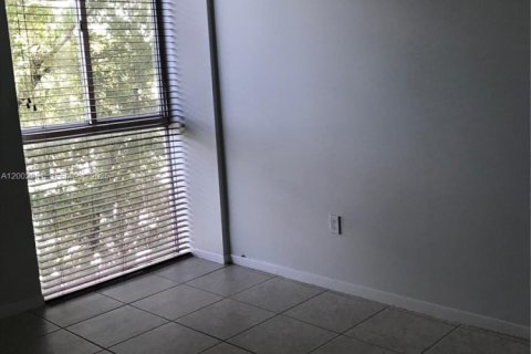 Copropriété à louer à Hialeah, Floride: 2 chambres, 87.24 m2 № 2066318 - photo 12