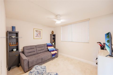 Condominio en venta en Tamarac, Florida, 2 dormitorios, 88.26 m2 № 2023754 - foto 17