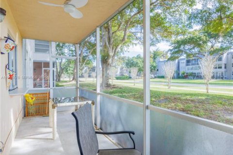 Condominio en venta en Tamarac, Florida, 2 dormitorios, 88.26 m2 № 2023754 - foto 22