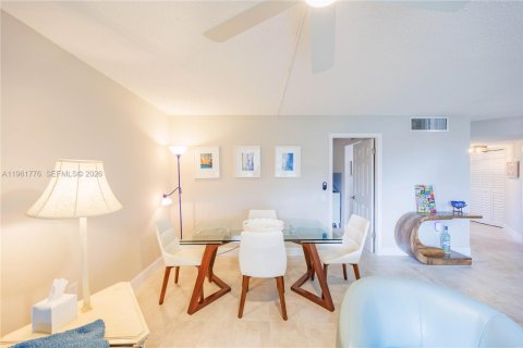 Condominio en venta en Tamarac, Florida, 2 dormitorios, 88.26 m2 № 2023754 - foto 8