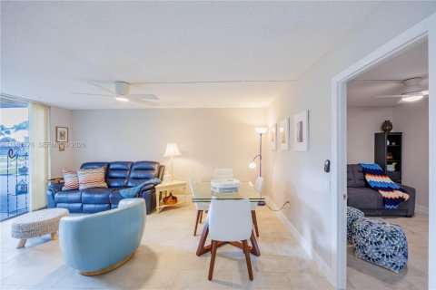 Condominio en venta en Tamarac, Florida, 2 dormitorios, 88.26 m2 № 2023754 - foto 16