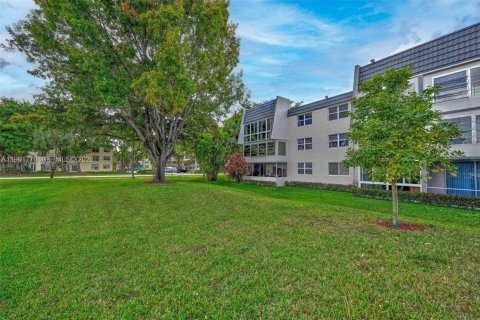 Condominio en venta en Tamarac, Florida, 2 dormitorios, 88.26 m2 № 2023754 - foto 24