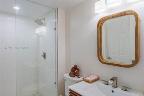 Condominio en venta en Tamarac, Florida, 2 dormitorios, 88.26 m2 № 2023754 - foto 6