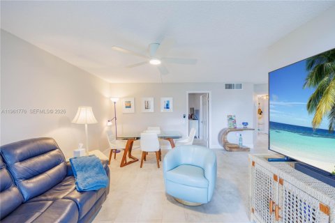 Condominio en Tamarac, Florida, 2 dormitorios  № 2023754