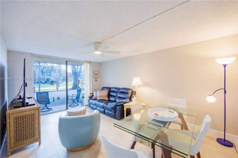 Condominio en venta en Tamarac, Florida, 2 dormitorios, 88.26 m2 № 2023754 - foto 9