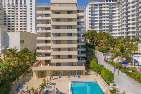 Кондоминиум с 2 спальнями в Майами-Бич, Флорида № 2020617