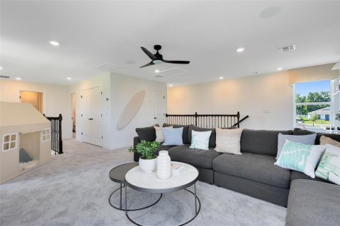 House in Apopka, Florida 5 bedrooms, 274.8 sq.m. № 1841883 - photo 24
