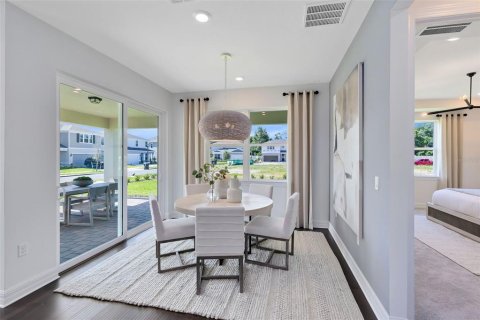House in Apopka, Florida 5 bedrooms, 274.8 sq.m. № 1841883 - photo 9
