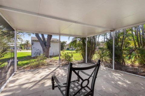 House in Punta Gorda, Florida 2 bedrooms, 115.85 sq.m. № 1568156 - photo 23