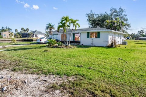House in Punta Gorda, Florida 2 bedrooms, 115.85 sq.m. № 1568156 - photo 30