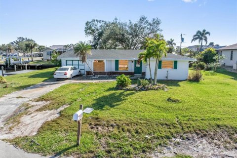 House in Punta Gorda, Florida 2 bedrooms, 115.85 sq.m. № 1568156 - photo 1
