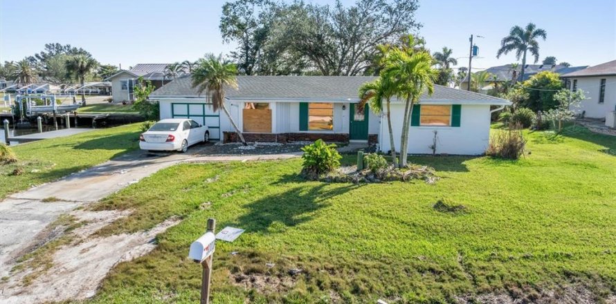 House in Punta Gorda, Florida 2 bedrooms, 115.85 sq.m. № 1568156