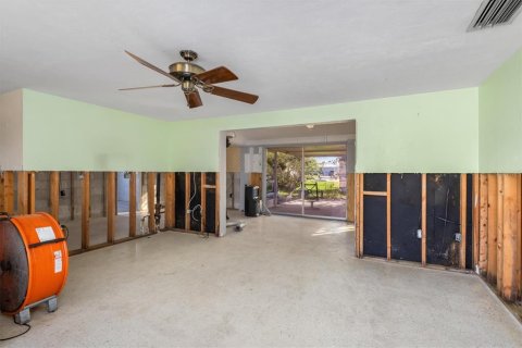 House in Punta Gorda, Florida 2 bedrooms, 115.85 sq.m. № 1568156 - photo 2