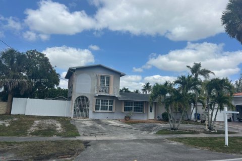 Apartamento en alquiler en Hialeah, Florida, 1 dormitorio, 215.53 m2 № 1974252 - foto 1