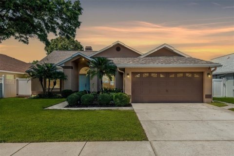 House in Tarpon Springs, Florida 3 bedrooms, 156.54 sq.m. № 1654377 - photo 1
