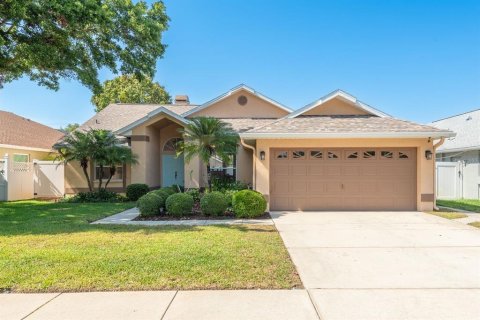 House in Tarpon Springs, Florida 3 bedrooms, 156.54 sq.m. № 1654377 - photo 2