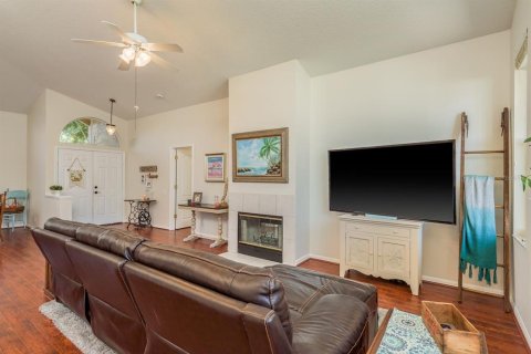 House in Tarpon Springs, Florida 3 bedrooms, 156.54 sq.m. № 1654377 - photo 10