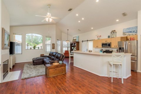 House in Tarpon Springs, Florida 3 bedrooms, 156.54 sq.m. № 1654377 - photo 7