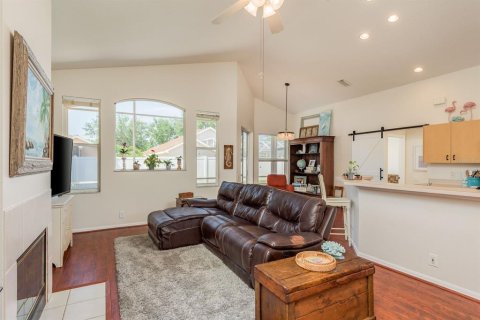 House in Tarpon Springs, Florida 3 bedrooms, 156.54 sq.m. № 1654377 - photo 8