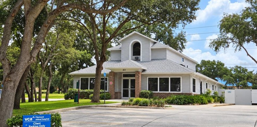 Commercial property in Clermont, Florida 335.19 sq.m. № 2368865