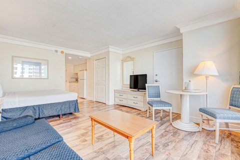 Condo in Daytona Beach, Florida, 1 bedroom № 2239823 - photo 9