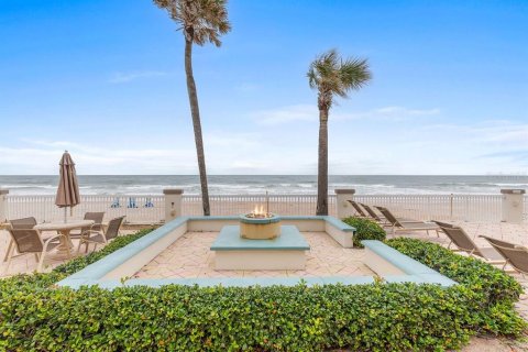 Condo in Daytona Beach, Florida, 1 bedroom № 2239823 - photo 25