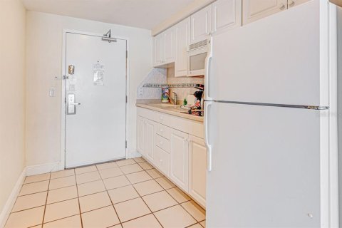Condo in Daytona Beach, Florida, 1 bedroom № 2239823 - photo 11
