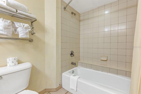 Condo in Daytona Beach, Florida, 1 bedroom № 2239823 - photo 19