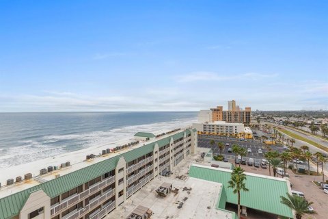 Condo in Daytona Beach, Florida, 1 bedroom № 2239823 - photo 2