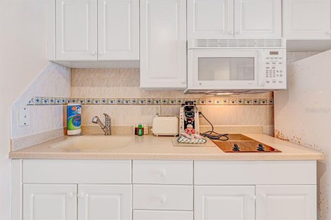 Condo in Daytona Beach, Florida, 1 bedroom № 2239823 - photo 15