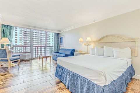 Condo in Daytona Beach, Florida, 1 bedroom № 2239823 - photo 6