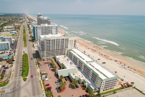 Condo in Daytona Beach, Florida, 1 bedroom № 2239823 - photo 18