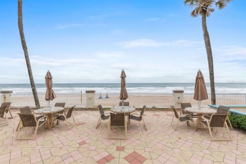 Condo in Daytona Beach, Florida, 1 bedroom № 2239823 - photo 27
