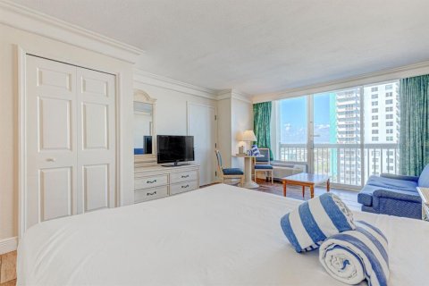 Condo in Daytona Beach, Florida, 1 bedroom № 2239823 - photo 12