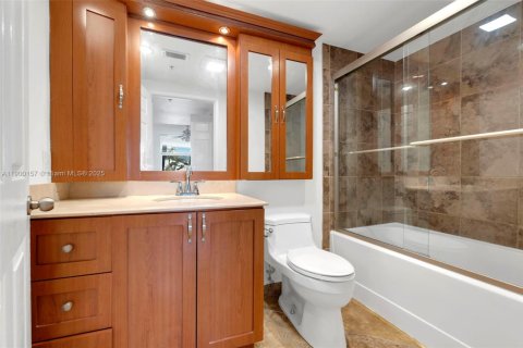 Condo in Hollywood, Florida, 3 bedrooms  № 1952671 - photo 26