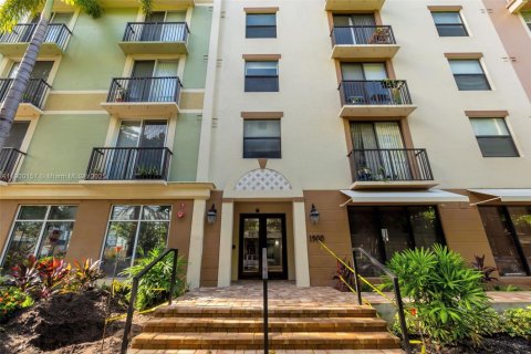 Condo in Hollywood, Florida, 3 bedrooms  № 1952671 - photo 2