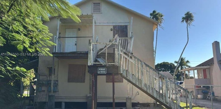 Propiedad comercial en Pahokee, Florida 183.57 m2 № 2002001