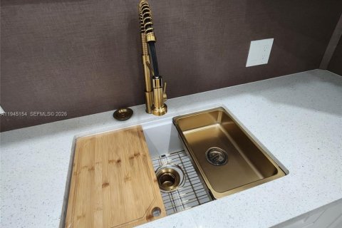 Condo in Pembroke Pines, Florida, 2 bedrooms № 2060182 - photo 13