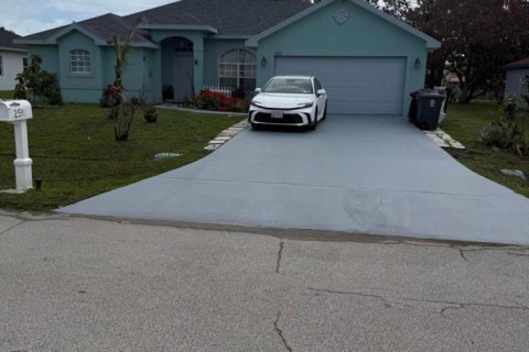 House in Port St. Lucie, Florida 4 bedrooms, 189.52 sq.m. № 2146785 - photo 3
