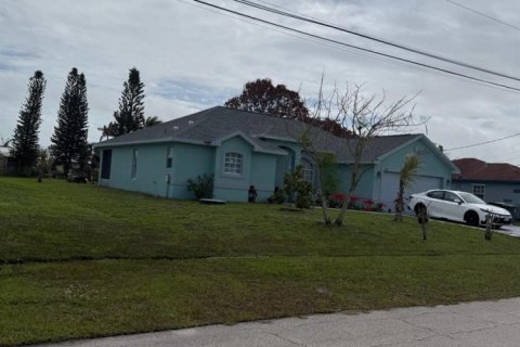 House in Port St. Lucie, Florida 4 bedrooms, 189.52 sq.m. № 2146785 - photo 2