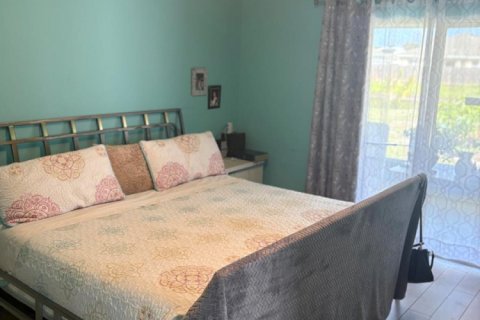 House in Port St. Lucie, Florida 4 bedrooms, 189.52 sq.m. № 2146785 - photo 21