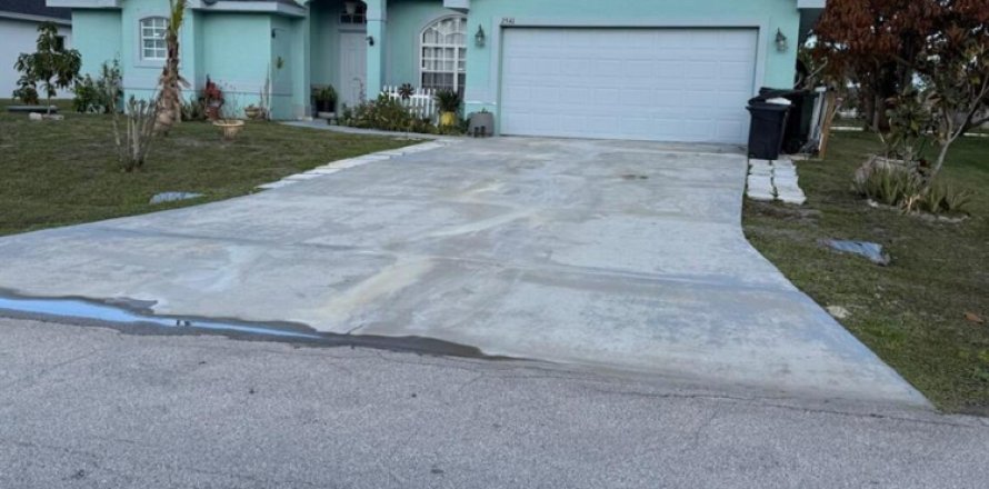 House in Port St. Lucie, Florida 4 bedrooms, 189.52 sq.m. № 2146785