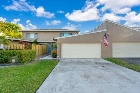 Townhouse in Davie, Florida 3 bedrooms, 183.95 sq.m. № 1994682 - photo 1